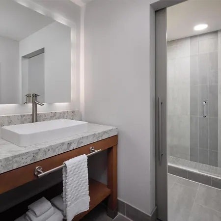 Best Western Premier Hotel At Fisher'S Landing Vancouver Exterior photo