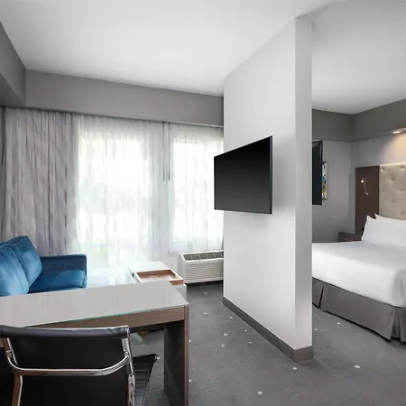Best Western Premier Hotel At Fisher'S Landing Vancouver Exterior photo