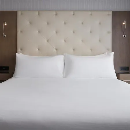 Best Western Premier Hotel At Fisher'S Landing Vancouver Exterior photo