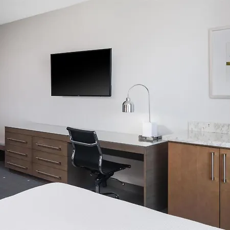 Best Western Premier Hotel At Fisher'S Landing Vancouver Exterior photo