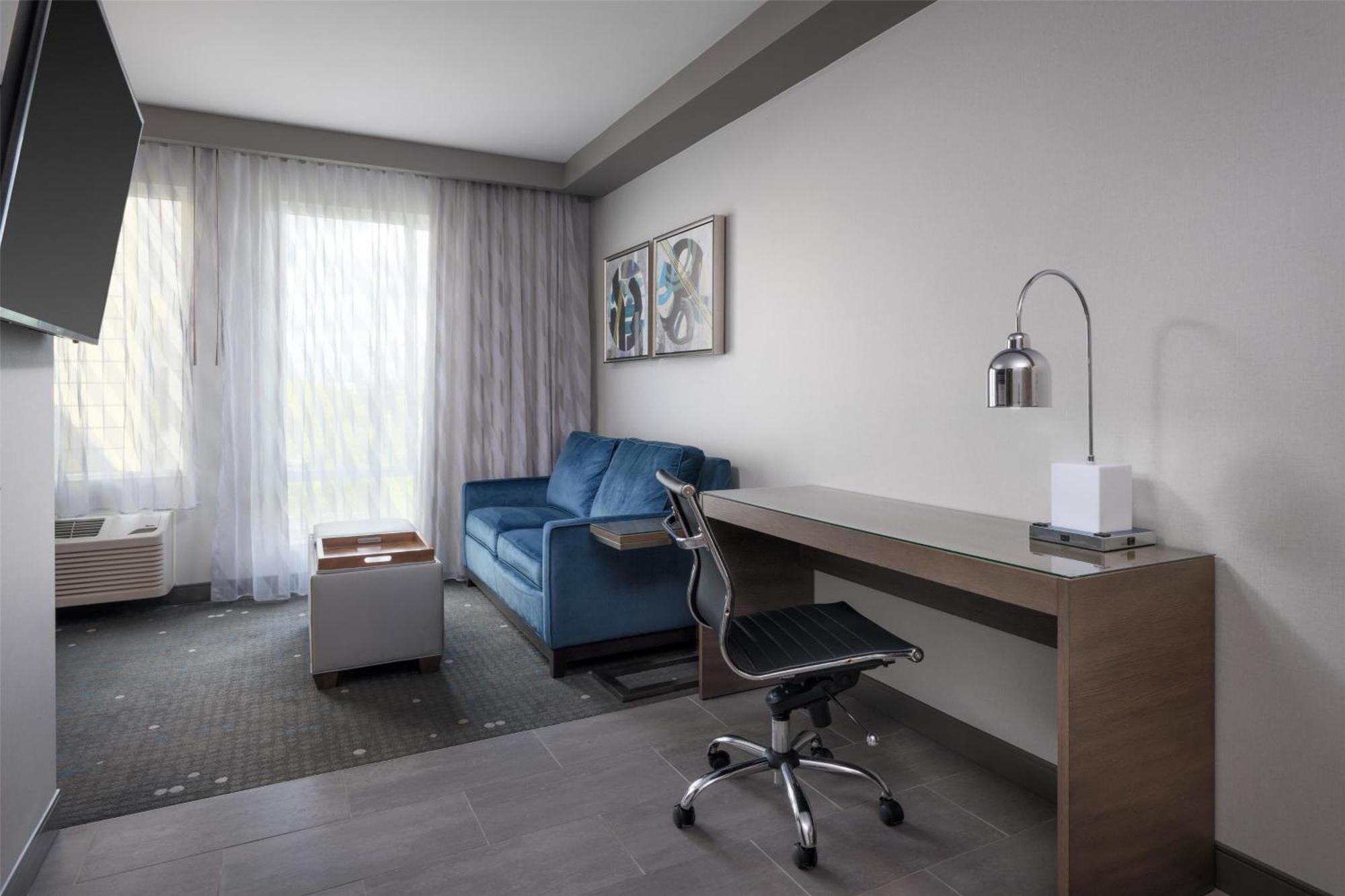 Western Premier At Fisher's Landing Hotel 4*