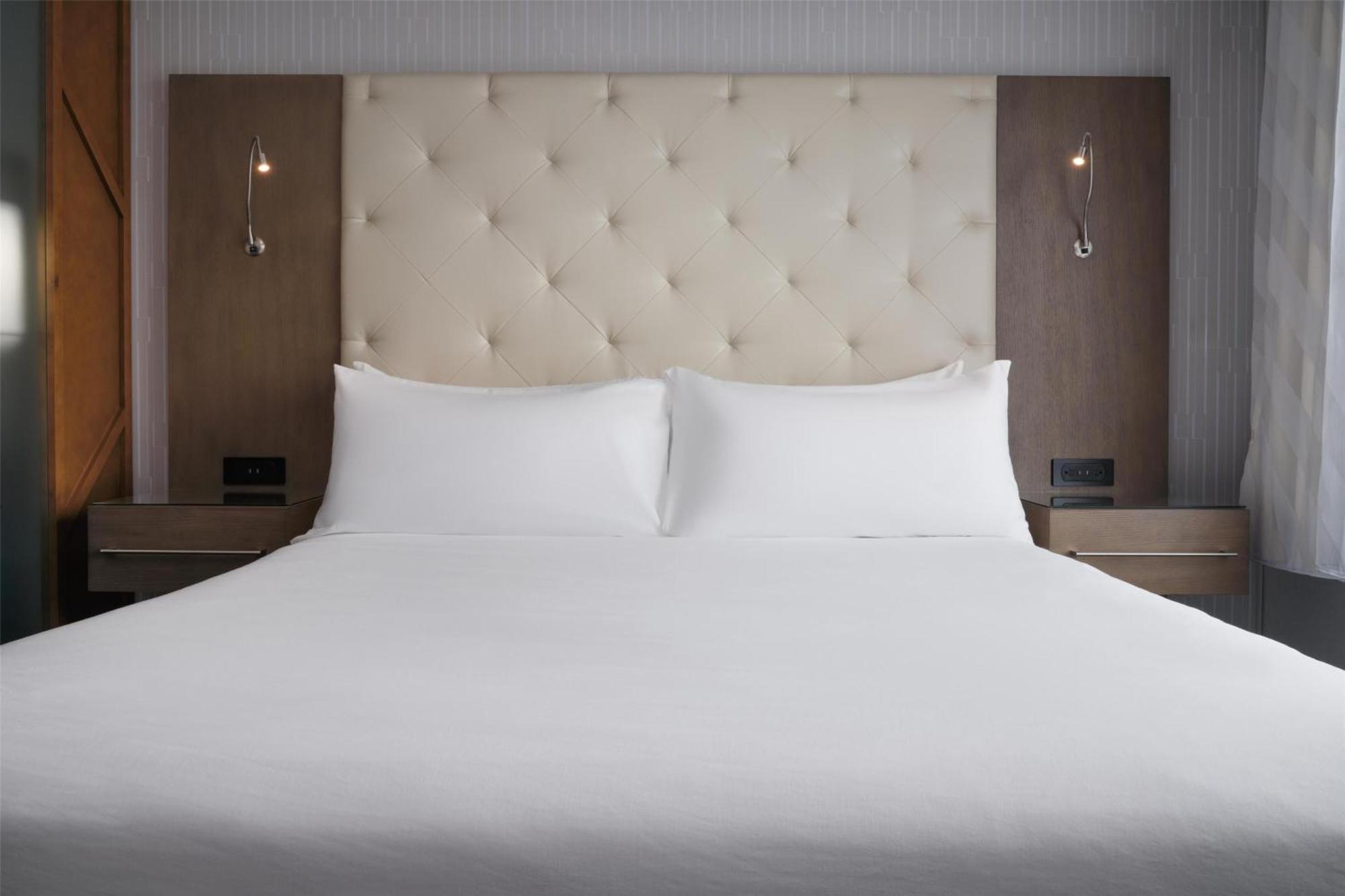 Hotel Western Premier At Fisher's Landing Vancouver