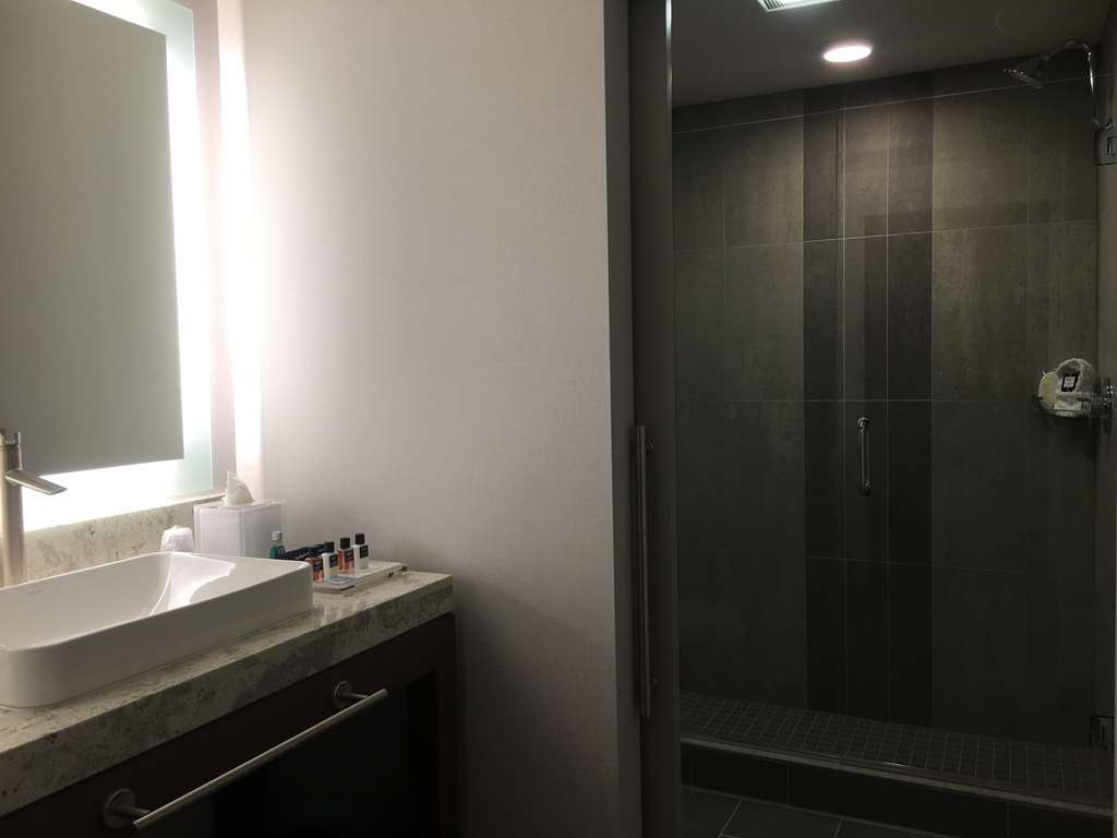 Western Premier At Fisher's Landing Hotel 4*
