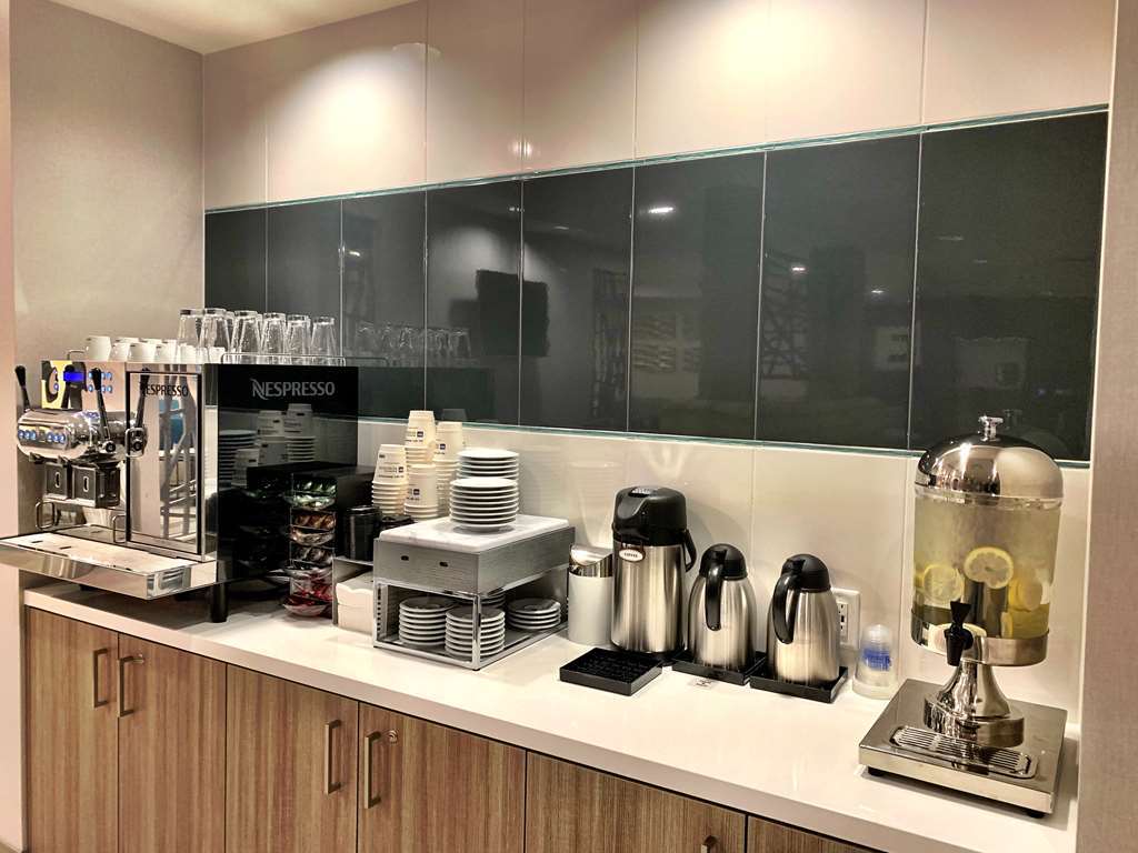 Western Premier At Fisher's Landing Hotel 4*
